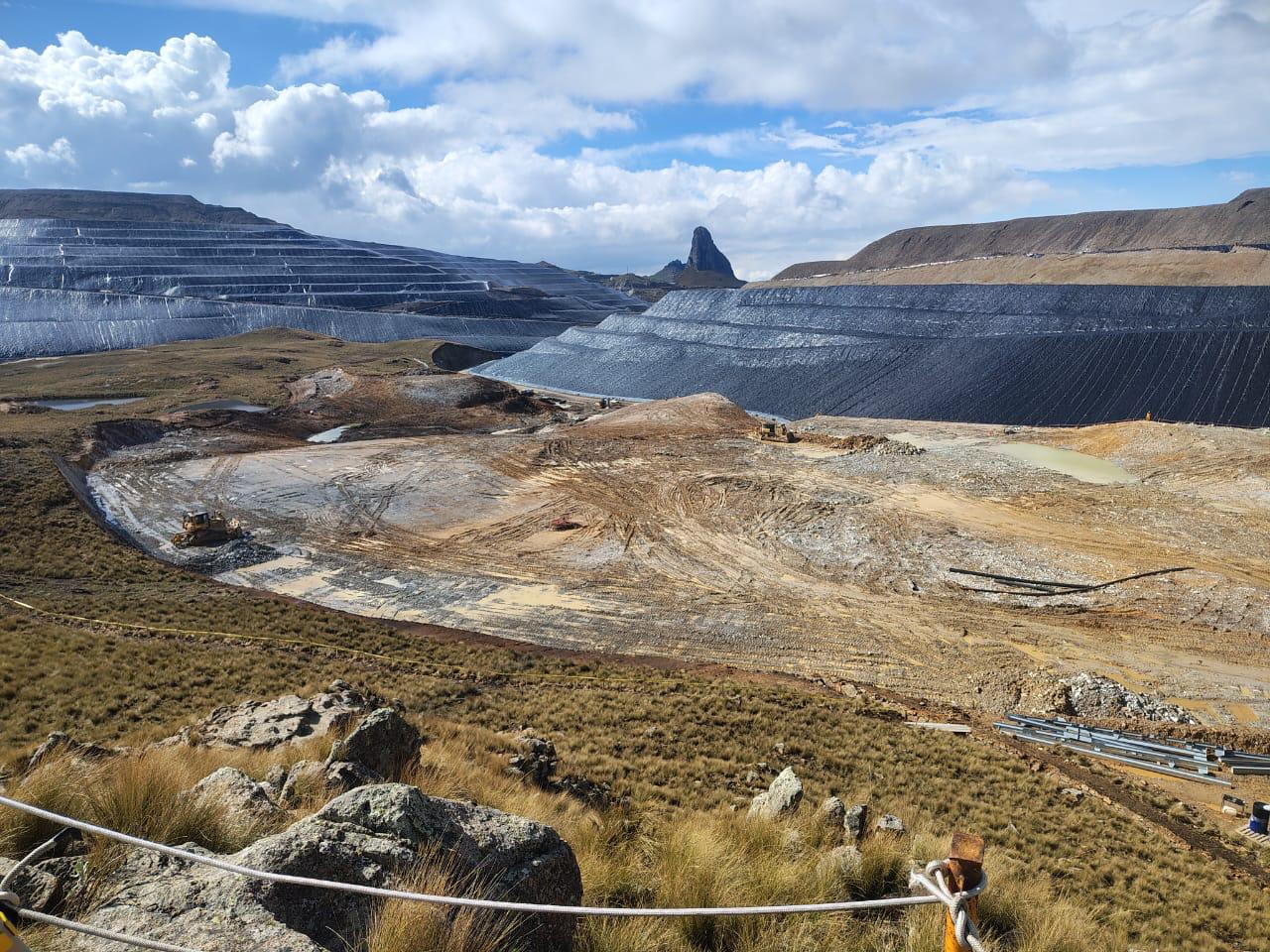 MOVIMIENTO DE TIERRAS PARA PAD - 2024
